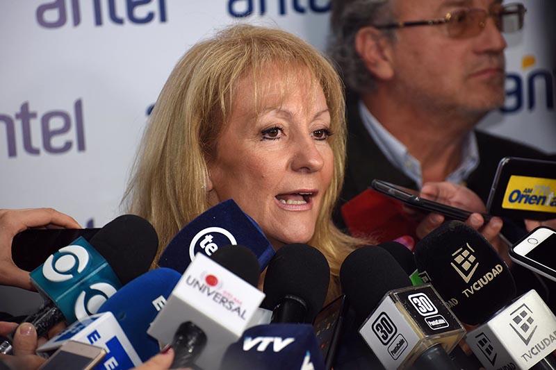 Ronda de prensa con la ministra de Industria, Energía y Minería, Ing. Carolina Cosse Ronda de prensa con la ministra de Industria, Energía y Minería, Ing. Carolina Cosse