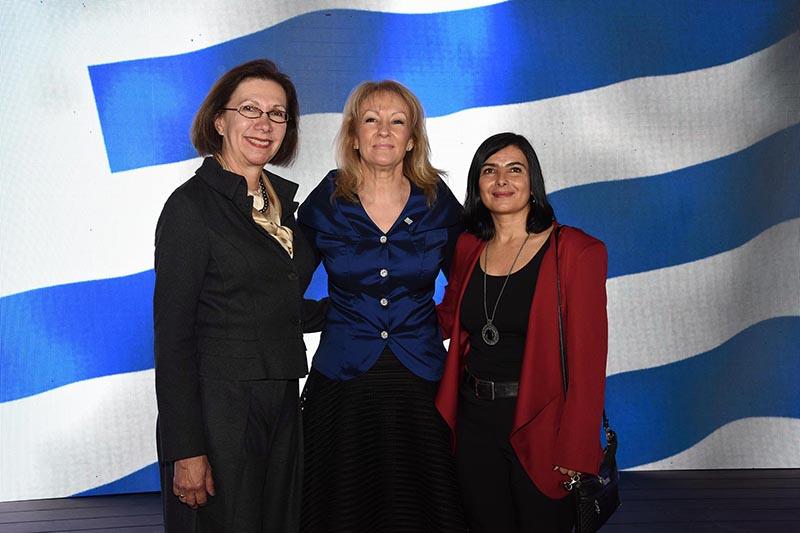 Ministra Ing. Carolina Cosse junto a la Ing. Laura Saldanha y Jayne Stowell, Ejecutiva de Google Ministra Ing. Carolina Cosse junto a la Ing. Laura Saldanha y Jayne Stowell, Ejecutiva de Google