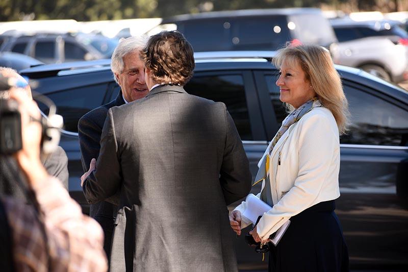 Saludo del presidente Tabaré Vázquez al director general de Nordex, Federico de Posadas