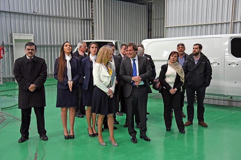 Recorrida de la ministra Ing. Carolina Cosse por la planta industrial