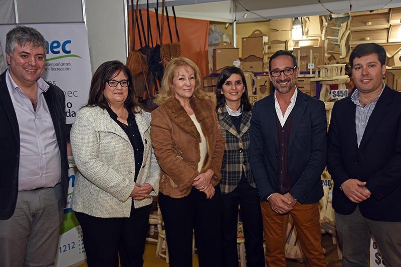 Recorrida de la ministra Ing. Carolina Cosse por el pabellón de Uruguay Produce Recorrida de la ministra Ing. Carolina Cosse por el pabellón de Uruguay Produce
