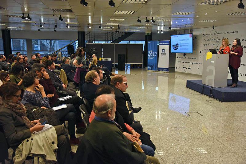 Presentación a cargo de las representantes de las Empresas B, Magdalena Pereira y Dioselinda Roa Presentación a cargo de las representantes de las Empresas B, Magdalena Pereira y Dioselinda Roa