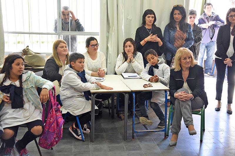 Participan del programa alumnos de las escuelas N° 194 de Pando y N° 196 Villa Castellana de Barros Blancos. Participan del programa alumnos de las escuelas N° 194 de Pando y N° 196 Villa Castellana de Barros Blancos.