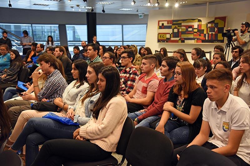 Jóvenes presentes en la entrega del Premio de Eficiencia Energética 2017 a centros educativos de UTU y Secundaria Jóvenes presentes en la entrega del Premio de Eficiencia Energética 2017 a centros educativos de UTU y Secundaria
