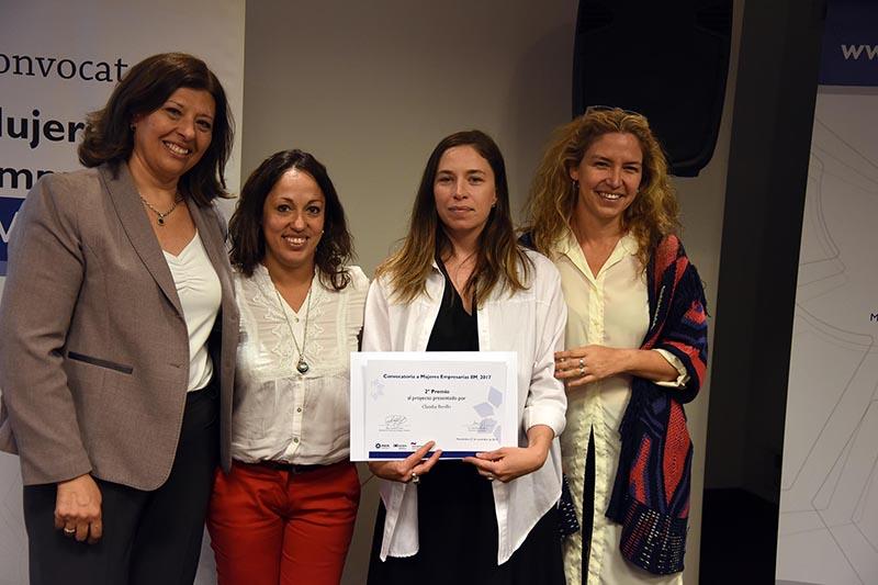 Entrega de diploma a Claudia Rosillo de Texturable Entrega de diploma a Claudia Rosillo de Texturable