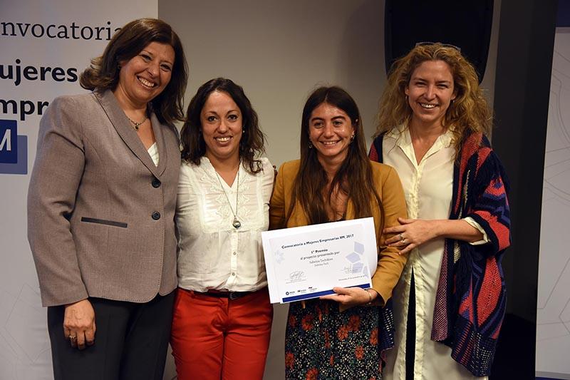 Entrega de diploma a Sabrina Tachdjian de Sabrina Tach Entrega de diploma a Sabrina Tachdjian de Sabrina Tach