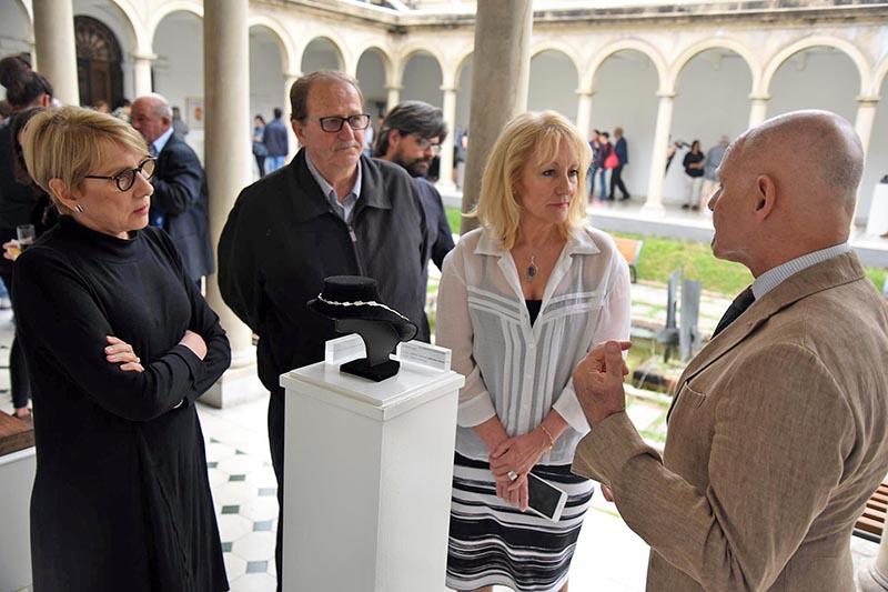 Recorrida de la ministra por la exposición de artesanías Recorrida de la ministra por la exposición de artesanías