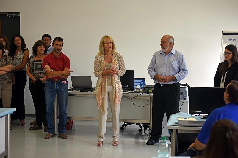 La ministra de Industria, Energía y Minería participó de la presentación del curso. La ministra de Industria, Energía y Minería participó de la presentación del curso.