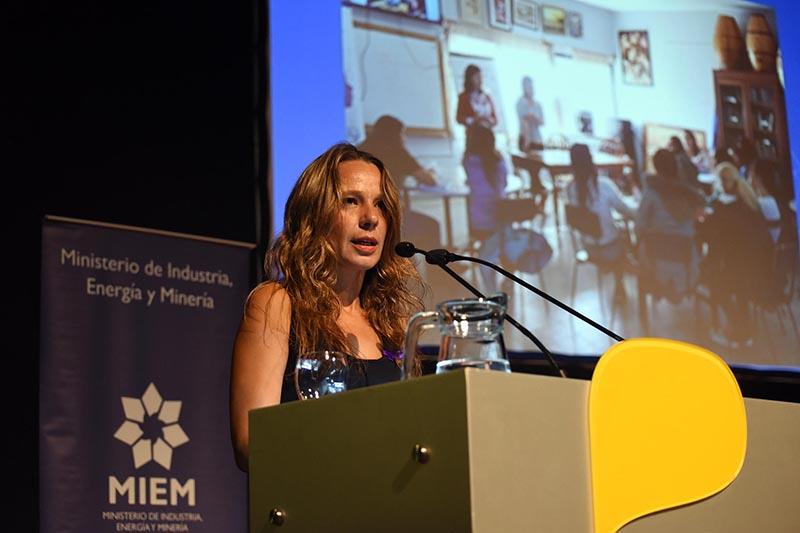 Apertura del evento a cargo de Rossanna González, integrante de la Comisión de Género del MIEM Apertura del evento a cargo de Rossanna González, integrante de la Comisión de Género del MIEM
