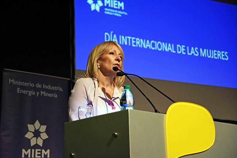 Cierre a cargo de la ministra de Industria, Energía y Minería, Ing. Carolina Cosse Cierre a cargo de la ministra de Industria, Energía y Minería, Ing. Carolina Cosse