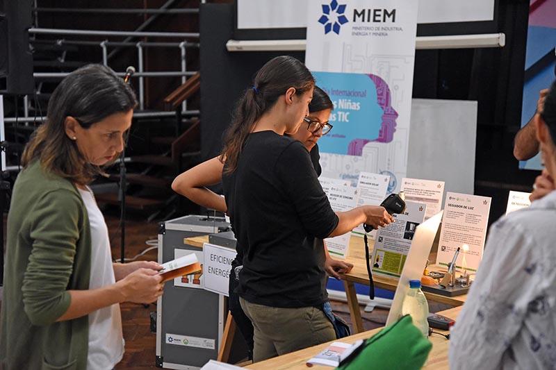 Jóvenes en el Día de las niñas en las TIC Jóvenes en el Día de las niñas en las TIC