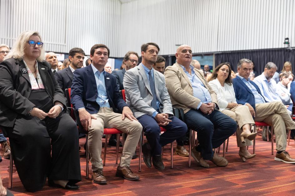 Asunción de autoridades Primera fila de autoridades, sentadas