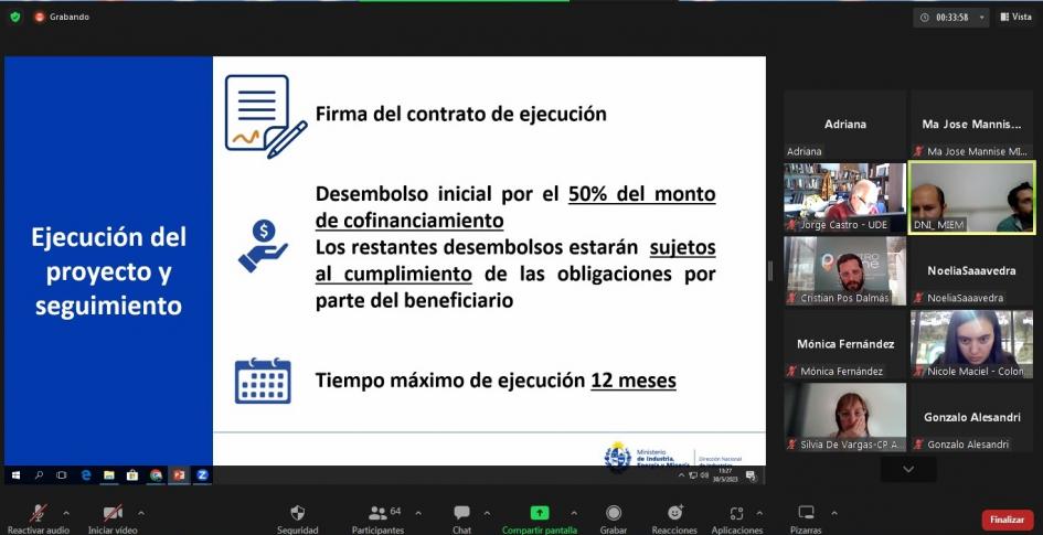 Pantalla de Zoom con fotos de participantes y un documento abierto