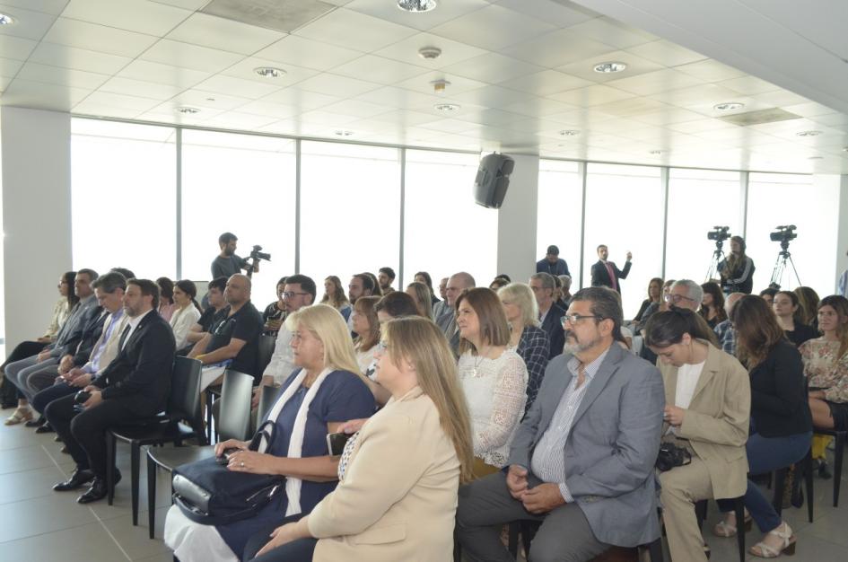 El evento se realizó en el piso 26 de la Torre de las Telecomunicaciones Público; hay grandes ventanales