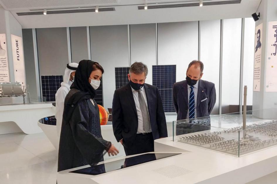 El ministro Omar Paganini observa tecnología junto a la ministra de Ambiente, Mariam Al Mheri El ministro Omar Paganini observa tecnología junto a la ministra de Ambiente, Mariam Al Mheri