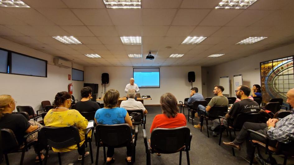 Taller de capacitación Funcionarios de la ARNR en la sala del MIEM