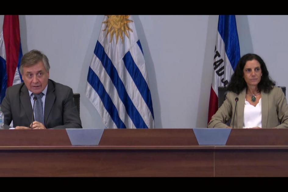 Ministros Arbeleche y Paganini durante la conferencia sobre la situación de los combustibles Ministros Arbeleche y Paganini durante la conferencia sobre la situación de los combustibles