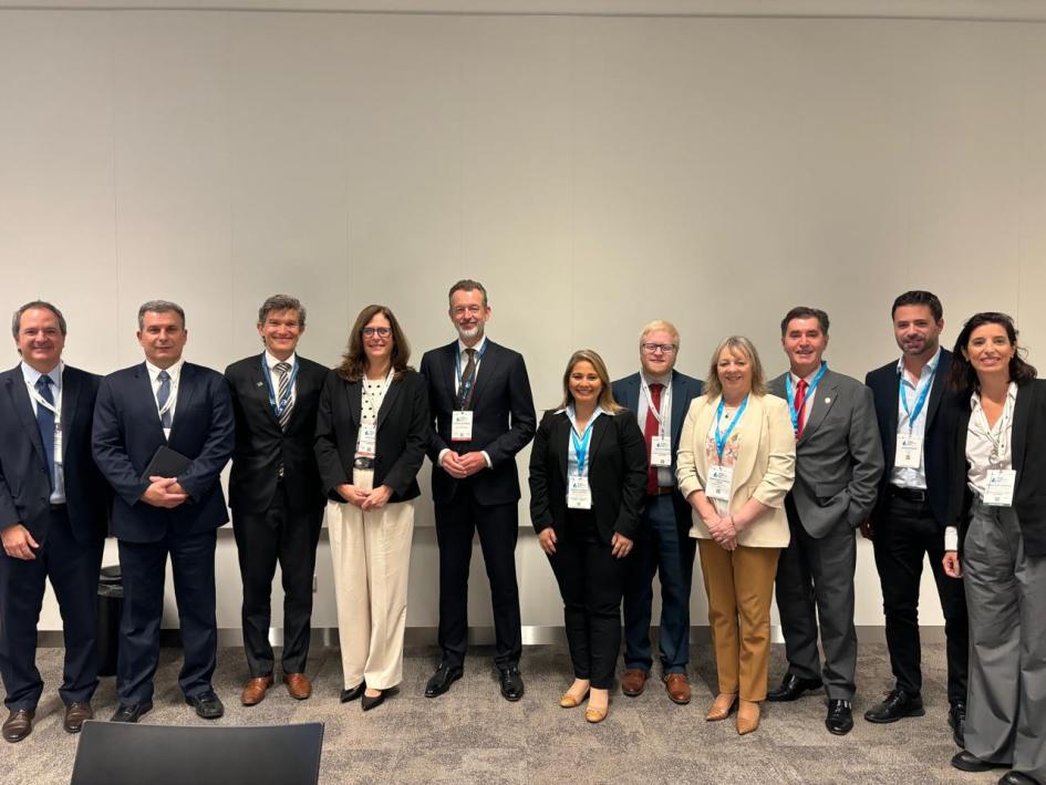 Integrantes de la delegación uruguaya en Países Bajos Numerosos integrantes de la delegación posan de pie