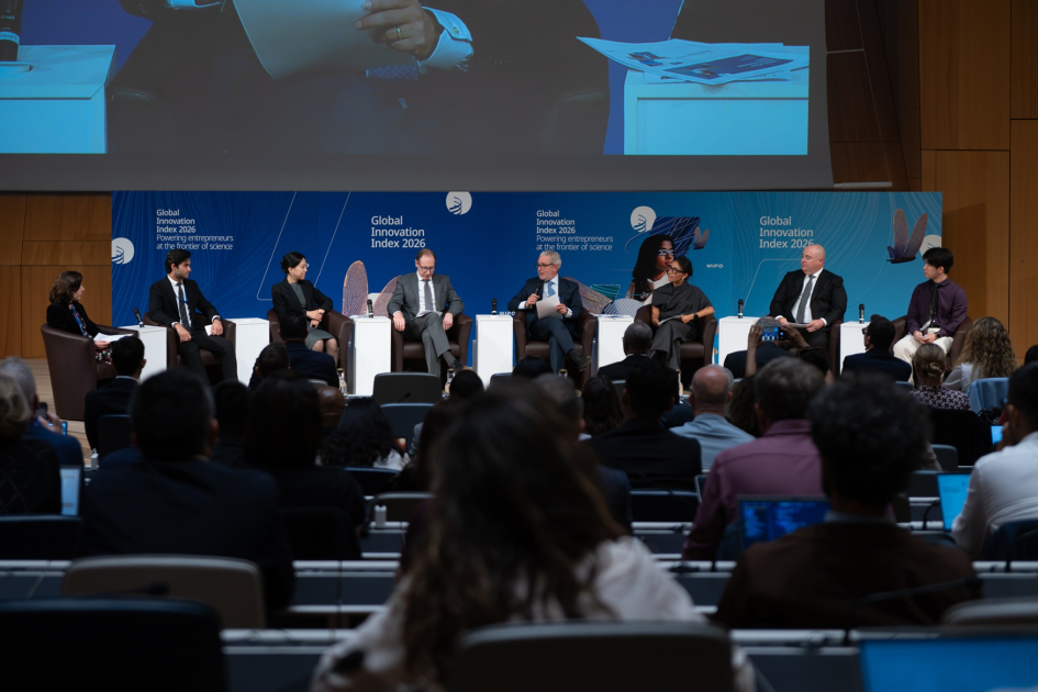 Presentación del Índice Mundial de Innovación 2026. Foto: OMPI. Panel con 8 personas sentadas
