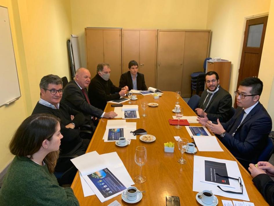 Reunión de Autoridades con Hawei Guzmán Acosta y Lara y Walter Verri reunidos con delegación de Hawei