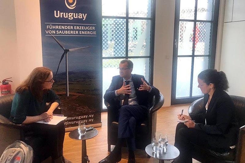 Medios de prensa local e internacional entrevistan al ministro en Berlín Medios de prensa local e internacional entrevistan al ministro en Berlín