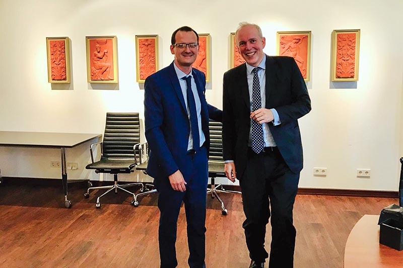 Ministro del MIEM, Guillermo Moncecchi, con representante de Ministerio de Finanzas de Alemania Ministro del MIEM, Guillermo Moncecchi, con representante de Ministerio de Finanzas de Alemania