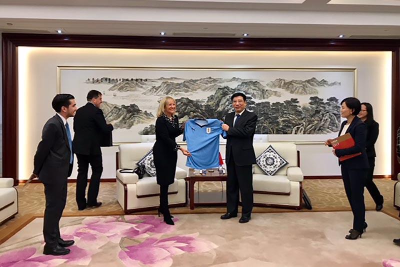 Misión uruguaya en China se reunió con el ministro de Industria y Tecnologías de la Información Misión uruguaya en China se reunió con el ministro de Industria y Tecnologías de la Información