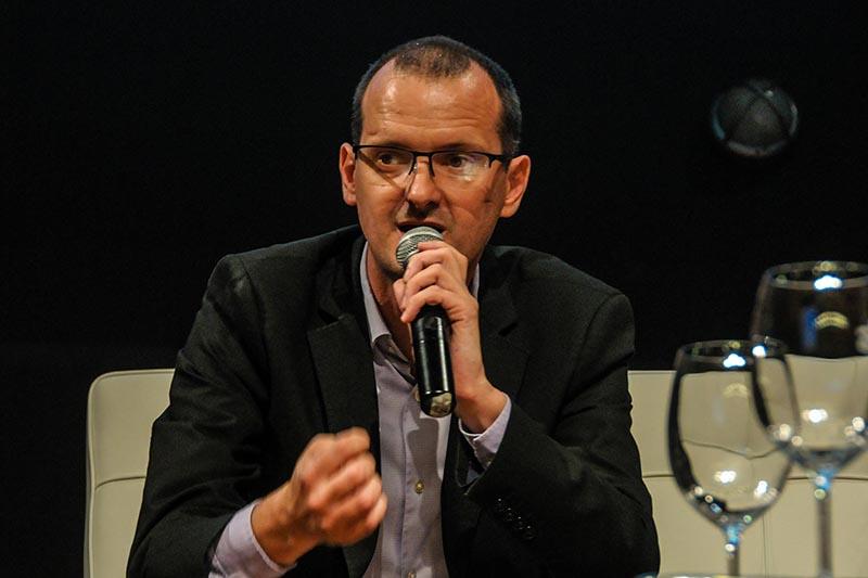 Ministro de Industria, Guillermo Moncecchi, en la rendición de género 2019