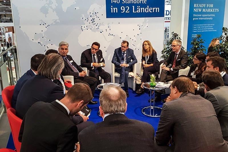 Reunión de delegación uruguaya con Cámara Alemana de Comercio y CEOs de empresas alemanas Reunión de delegación uruguaya con Cámara Alemana de Comercio y CEOs de empresas alemanas