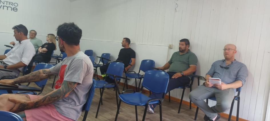 Empresas participantes del taller 5 S Paysandú Participantes del taller, sentados en sillas