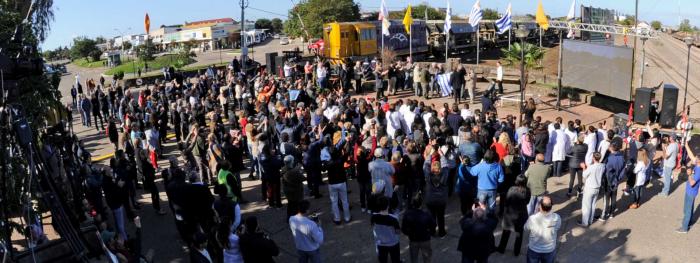 Acto de instalación de la piedra fundamental del ferrocarril central en Paso de los Toros