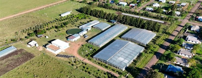 Cooperativa CONSEISPE Vista aérea de un campo con edificaciones