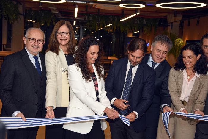 Corte de cinta, con la participación de autoridades