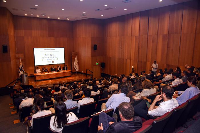 vista del auditorio con público presente