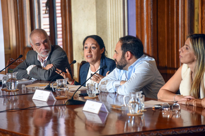 Mesa de autoridades Cardona habla junto a Civila, Antonini y Caram