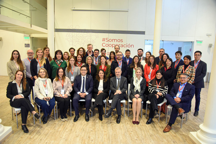 Participantes, sentados y de pie