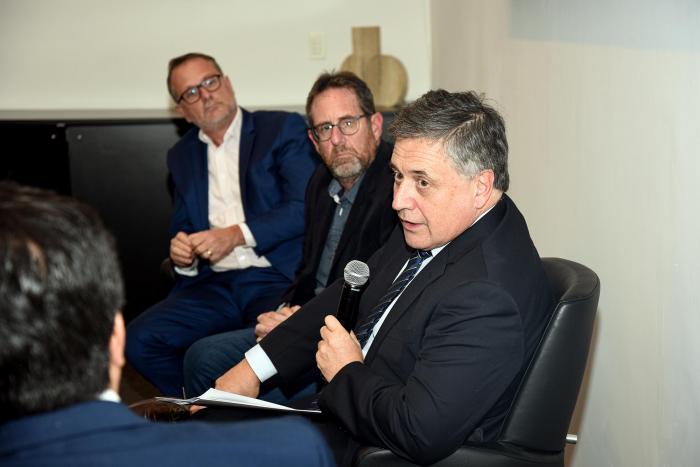 El ministro Omar Paganini expuso en el evento organizado por la Cámara Uruguayo Israelí Mesa de expositores; habla el ministro Omar Paganini