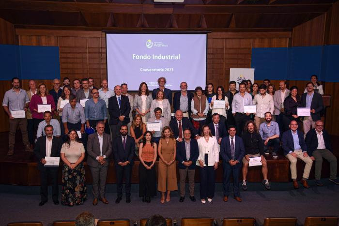 Todos los ganadores del Fondo Industrial presentes, junto a las autoridades