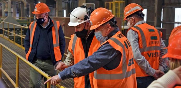 Autoridades del MIEM recorren el aserradero Urufor Autoridades del MIEM recorren el aserradero Urufor