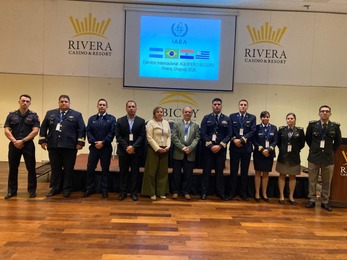 Grupo de personas frente a una cámara