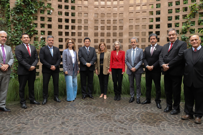 Grupo del plenario del FORO, de pie
