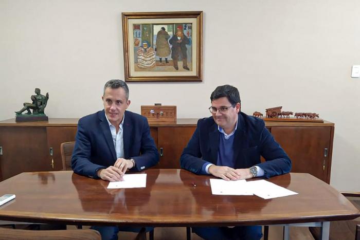 Director nacional de Energía, Fitzgerald Cantero en firma de convenio Firma de convenio