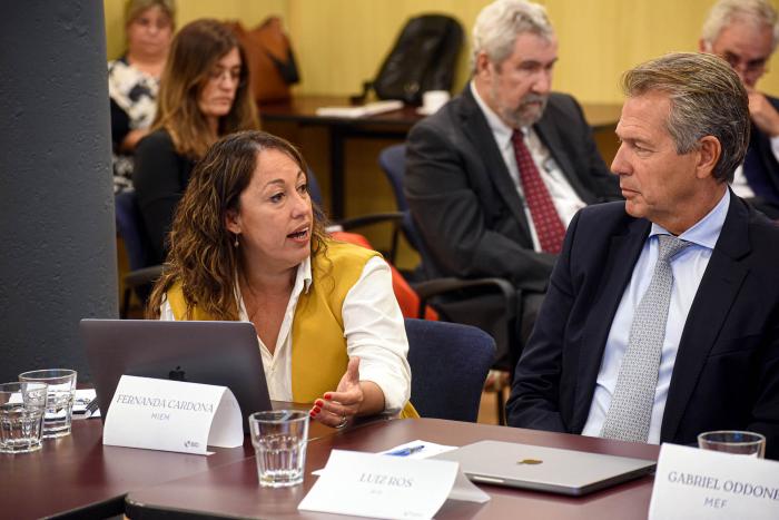 Cardona habla junto a Ros