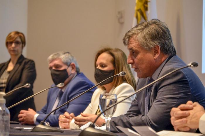 Ministro Omar Paganini diserta en asunción de autoridades de Ursea
