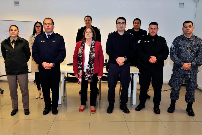 Asistentes del curso posan para la foto.