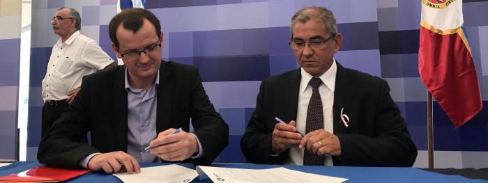 Firma de convenio entre MIEM e Intendencia de Flores Firma de convenio entre MIEM e Intendencia de Flores