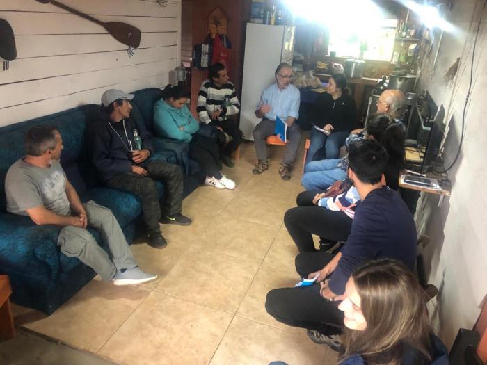 Lanzamiento del proyecto de revalorización de la marca Camarón de Valizas Personas sentadas en un salón