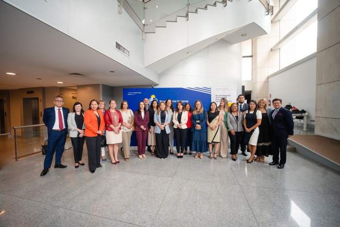 Delegación Reunión Regional sobre Propiedad Intelectual y Equidad de Género 21 personas paradas