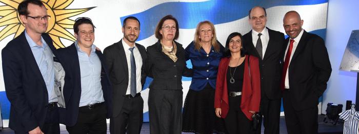 Inauguración del primer cable submarino de fibra óptica