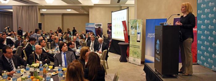 Ministra Carolina Cosse en Desayunos útiles